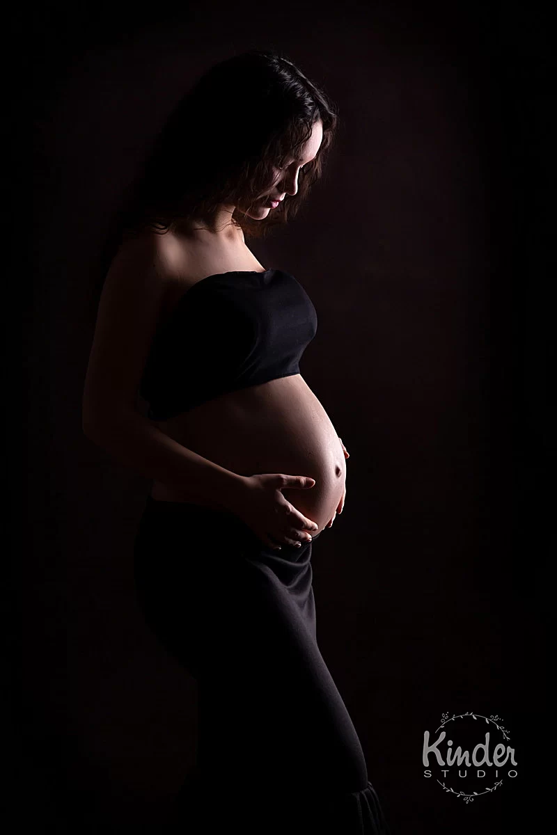 foto maternitate fundal negru