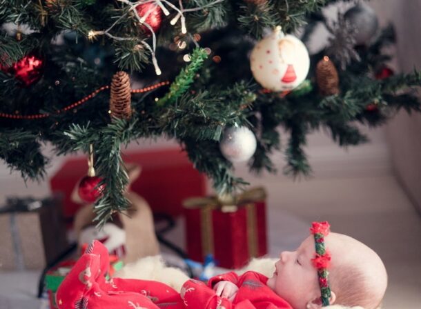 Foto de Craciun acasa cu nou nascut