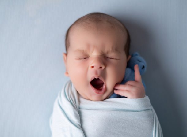 Cum vă pregătiți pentru fotografiile newborn la studio 4